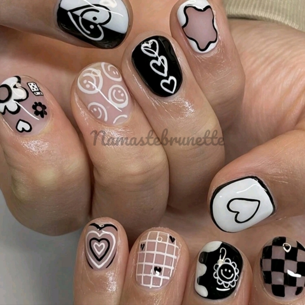 2/$16 Black Hearts & Flowers Press on Nails